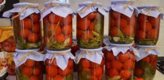 Маринованные помидоры в банках