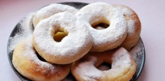 Пончики с пудрой