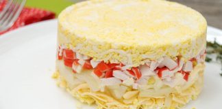 Салат с крабовыми палочками и ананасом