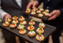 Доставка канапе для фуршета: как не прогадать с вкусом, количеством и подачей Доставка канапе для фуршета: как не прогадать с вкусом, количеством и подачей