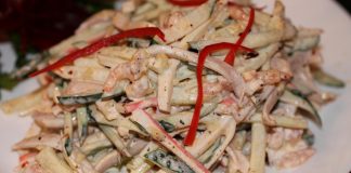 Салат с кальмарами и крабовыми палочками