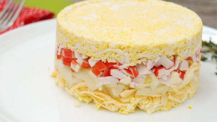 Салат с крабовыми палочками и ананасом