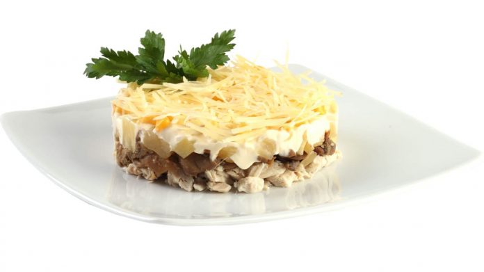 ананасами и шампиньонами