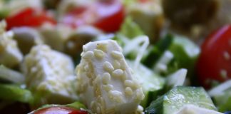 Греческий салат классический рецепт с кунжутом