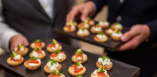 Доставка канапе для фуршета: как не прогадать с вкусом, количеством и подачей